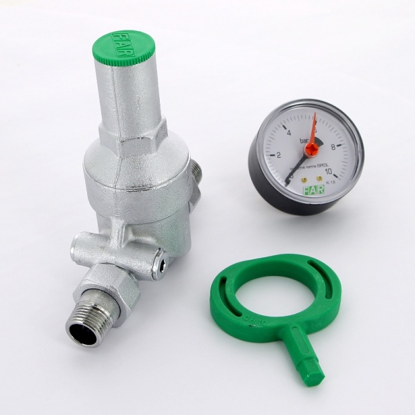 Редуктор хром FAR 1/2" НР-НР, с манометром FA 2815 12